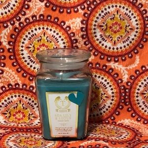 Candle Sea Lily & Lotus scented. 18oz 485g